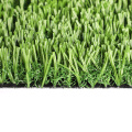 На футбольных площадках без заполнения используется искусственная трава.